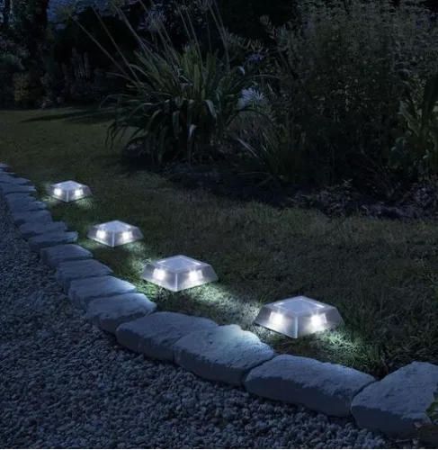 LED-es leszúrható / fali szolár lámpa