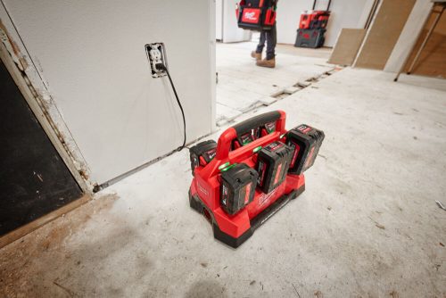 Milwaukee M18PC6 6-BAY PACKOUT COMP. CHARGER