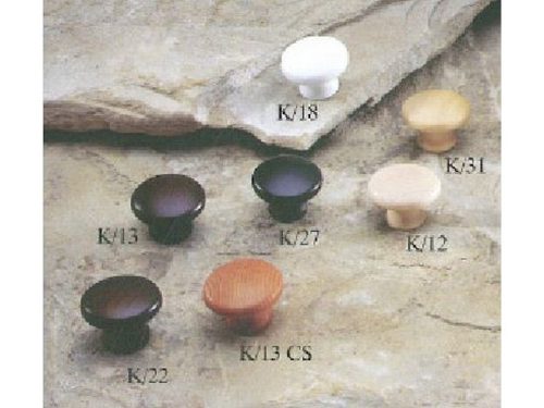 BÚTORGOMB FA K/20 FENYÕ LAK.SAKKF/20