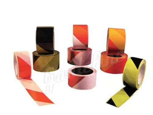 JELZÕSZALAG 5 CM X 66 M  PIROS-FEHÉR 70030 ÖNTAPADÓS