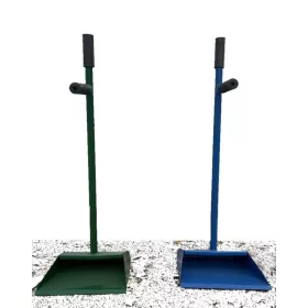 SZEMETESLAPÁT NYÉLLEL ÁLLÓ